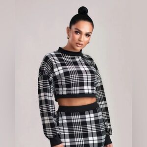CBR classic plaid crop blouse.🖤🤍🖤